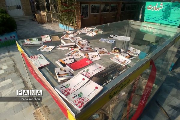 بازدید دانش‌آموزان  رودهن در اردوی راهیان نور از هویزه و یادمان شهید چمران