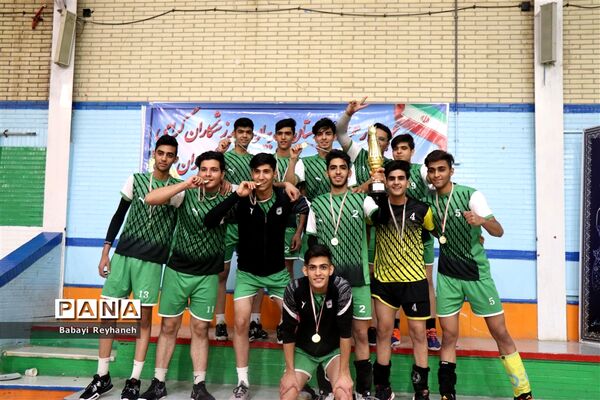 قهرمانی تیم والیبال دانش‌آموزی اردکان
