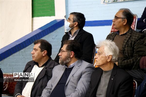 قهرمانی تیم والیبال دانش‌آموزی اردکان