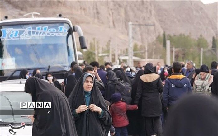 نخستین کاروان دانش‌آموزان دختر کرمانی عازم اردوی راهیان نور شد