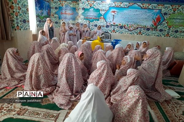 برگزاری اولین نمازجماعت پس از جشن تکلیف در دبستان جانمحمدی ملارد