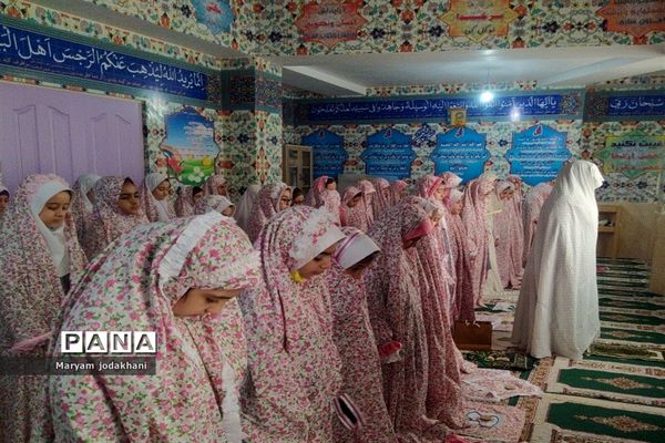 برگزاری اولین نمازجماعت پس از جشن تکلیف در دبستان جانمحمدی ملارد