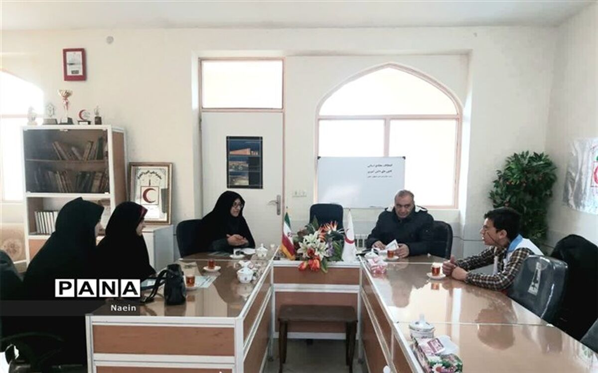 برگزاری انتخابات مجمع استانی کانون‌های دانش‌آموزی هلال‌احمر در نایین