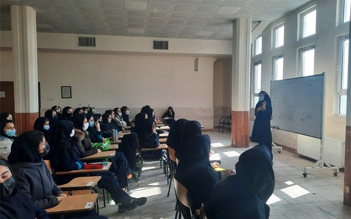 جشنواره «همیار معلم»  در دبیرستان شهدای مدافع حرم ملارد برگزار شد