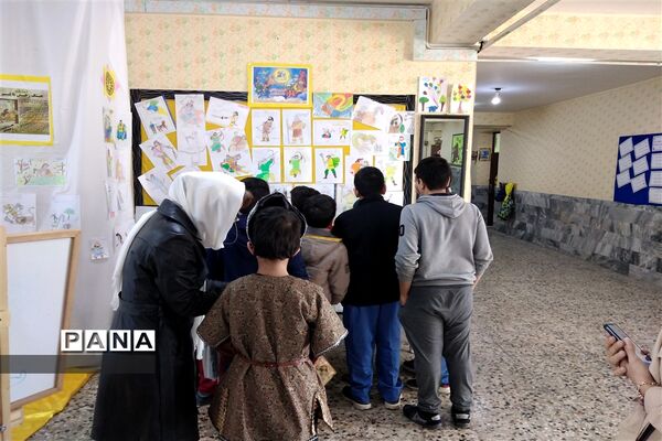نمایشگاه  طرح تبیین مفاخر(فردوسی) در دبستان  واعظ شهیدی