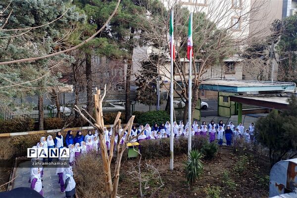 برافراشته شدن پرچم جمهوری اسلامی ایران و آغاز جشن های دهه فجر درمنطقه ۱۰