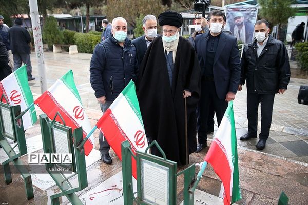حضور رهبر انقلاب اسلامی در مرقد مطهر امام راحل و گلزار شهدای بهشت زهرا
