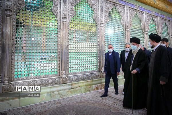 حضور رهبر انقلاب اسلامی در مرقد مطهر امام راحل و گلزار شهدای بهشت زهرا