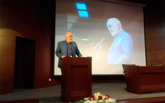 در راه مبارزه با فساد، با کسی تعارف نداریم