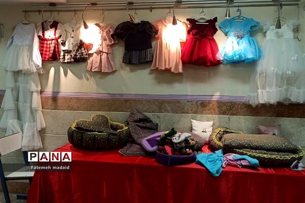 نمایشگاه دستاوردهای دانش‌آموزان به مناسبت دهه‌فجر در بهارستان 2