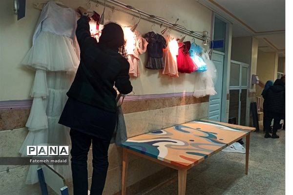 نمایشگاه دستاوردهای دانش‌آموزان به مناسبت دهه‌فجر در بهارستان 2