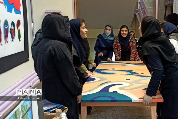 نمایشگاه دستاوردهای دانش‌آموزان به مناسبت دهه‌فجر در بهارستان 2