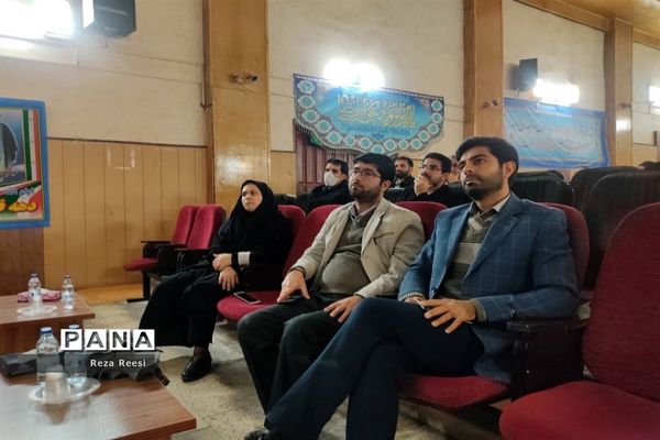 نشست تخصصی مربیان طرح لیگ جت دانش‌آموزی (جهاد تبیین) نواحی چهارگانه شیراز