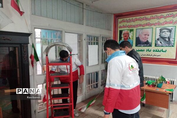 آذین‌بندی دبیرستان فرهنگ به‌مناسبت دهه فجر