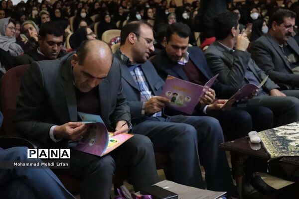 برگزاری  جشنواره نماز شکوفه‌ها در آباده