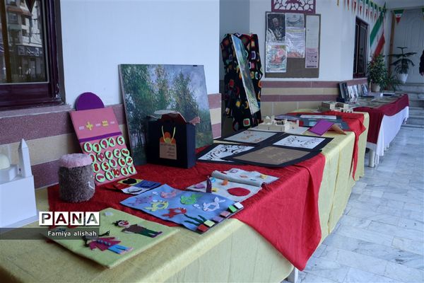 همایش دانش‌آموزی عید انقلاب در ساری