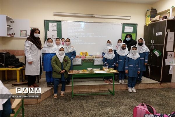 برگزاری جشنواره غذای سالم و سنتی ایران در آموزشگاه دخترانه شهیدسیفی شهرستان رباط کریم