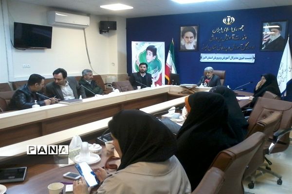 نشست مدیرکل آموزش و پرورش البرز با اصحاب رسانه