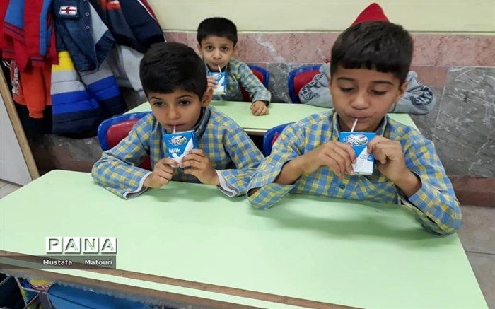 حذف ردیف توزیع شیر رایگان مدارس در بودجه1402 جای نگرانی دارد