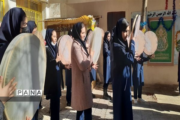 آغاز دهه فجر در مدارس ملارد