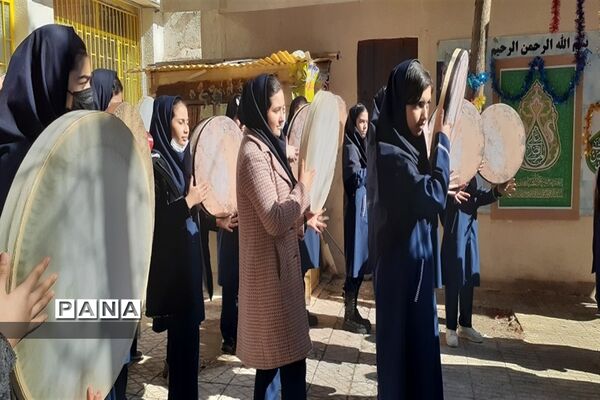 آغاز دهه فجر در مدارس ملارد