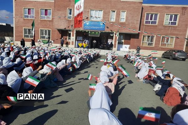 آغاز دهه فجر در مدارس ملارد