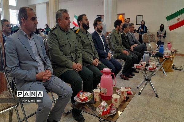 طنین زنگ انقلاب در دبیرستان شهدای مدافع حرم ملارد