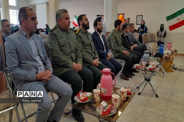 طنین زنگ انقلاب در دبیرستان شهدای مدافع حرم ملارد