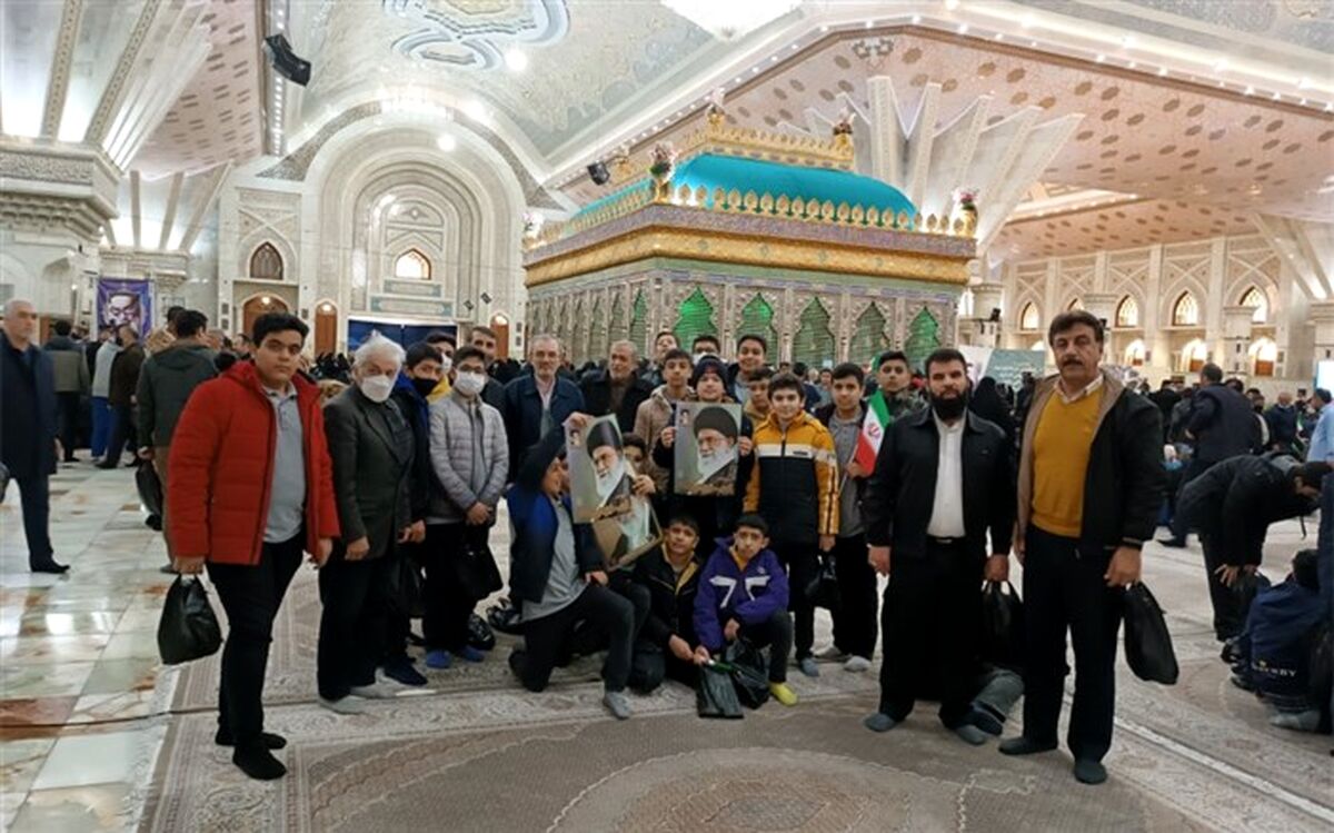 تجدید میثاق ۲۰۰ دانش‌آموز منطقه ۵، با آرمان‌های انقلاب و شهدا