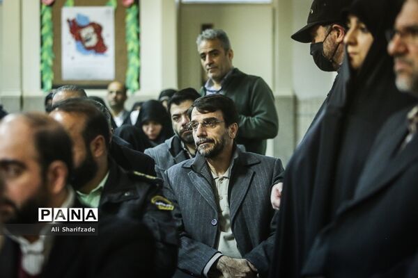 مراسم نواختن زنگ انقلاب