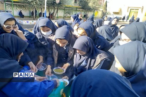 جشن آغاز دهه فجر و نواختن زنگ انقلاب