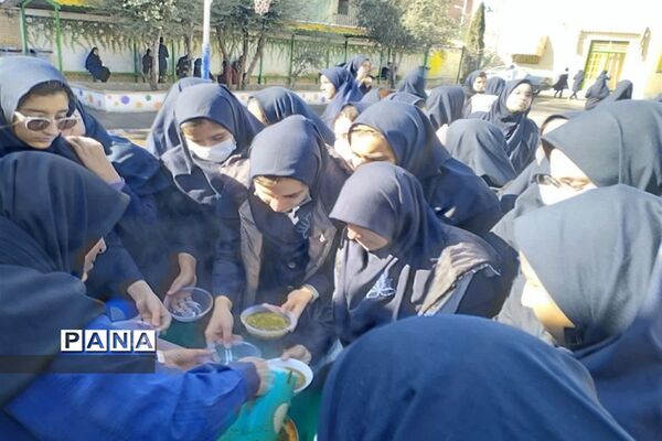 جشن آغاز دهه فجر و نواختن زنگ انقلاب