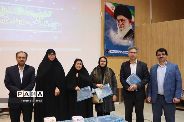 مراسم تقدیر ازدانش‌آموزان برگزیده مسابقات علمی پژوهشی کشوری شهرستان جهرم