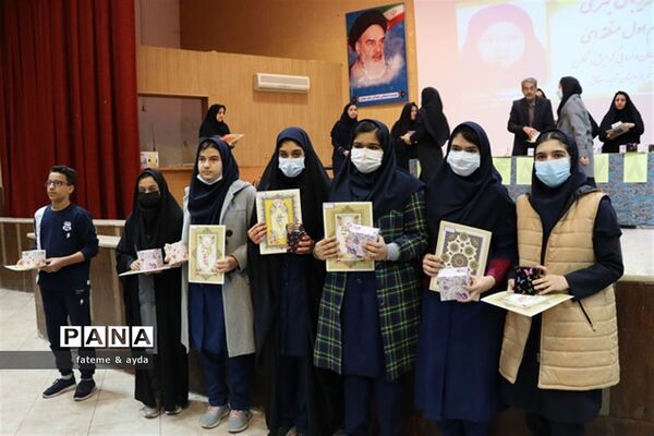 مراسم تقدیر ازدانش‌آموزان برگزیده مسابقات علمی پژوهشی کشوری شهرستان جهرم