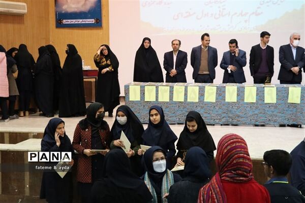 مراسم تقدیر ازدانش‌آموزان برگزیده مسابقات علمی پژوهشی کشوری شهرستان جهرم