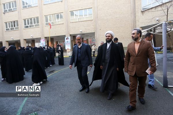 مراسم نواختن زنگ انقلاب دردبیرستان شاهد شهدای هفتم تیر