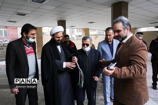 مراسم نواختن زنگ انقلاب دردبیرستان شاهد شهدای هفتم تیر