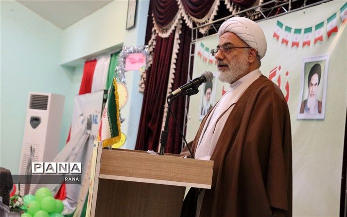 انقلاب اسلامی سرمشق و الگویی بی‌بدیل برای سایر ملت‌ها است