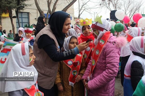 گلبانگ زنگ انقلاب در شهرستان گلبهار