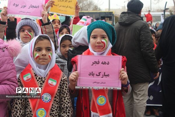 گلبانگ زنگ انقلاب در شهرستان گلبهار