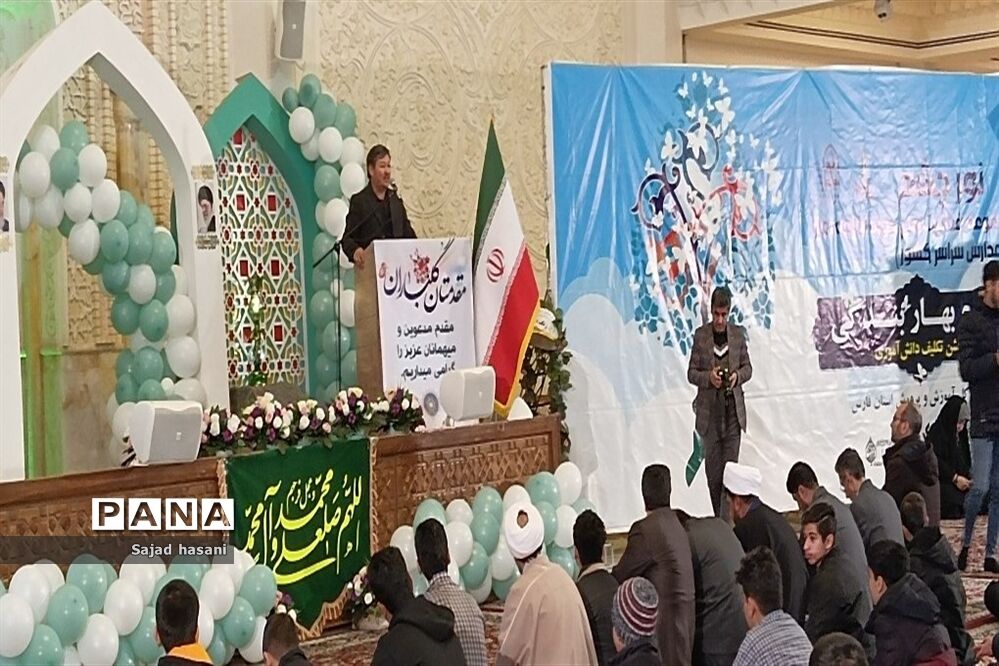 جشن تکلیف دانش‌آموزان پسر در حرم مطهر شاهچراغ (ع)