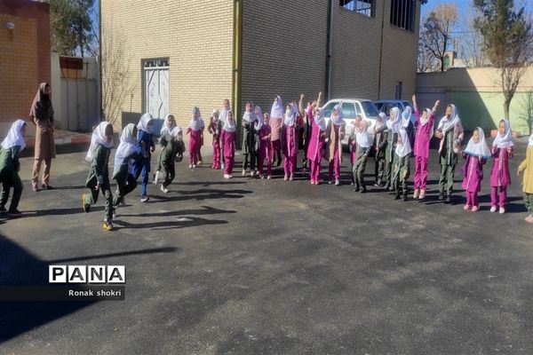 برگزاری مسابقه ورزشی به‌مناسبت دهه فجر در دبستان ابن سینا ملارد