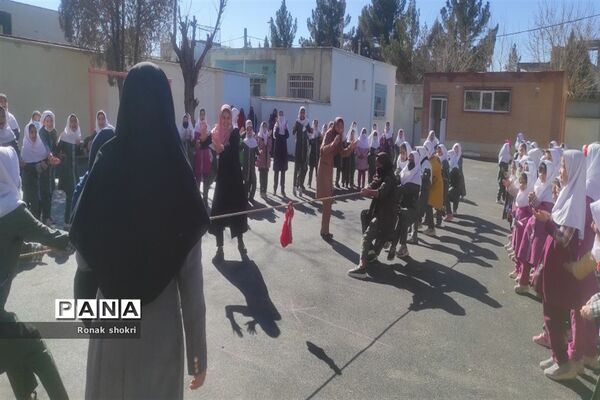 برگزاری مسابقه ورزشی به‌مناسبت دهه فجر در دبستان ابن سینا ملارد