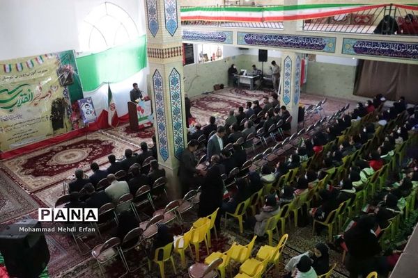 نواخته شدن زنگ انقلاب در مدارس شهرستان آباده