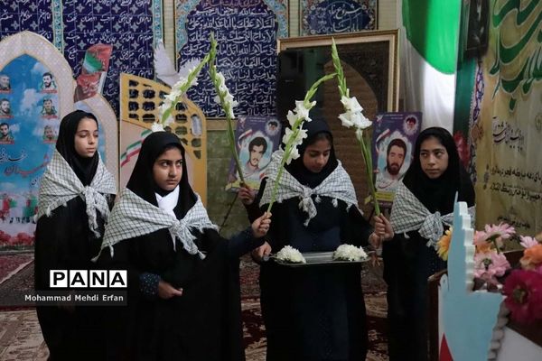 نواخته شدن زنگ انقلاب در مدارس شهرستان آباده