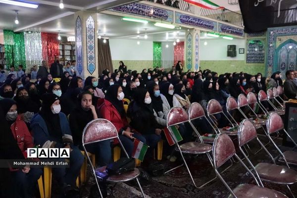 نواخته شدن زنگ انقلاب در مدارس شهرستان آباده