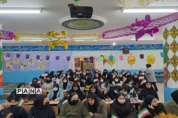 برگزاری جشن‌های دهه فجر در دبیرستان 13 آبان ناحیه یک کرج