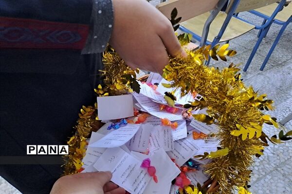 برگزاری جشن‌های دهه فجر در دبیرستان 13 آبان ناحیه یک کرج