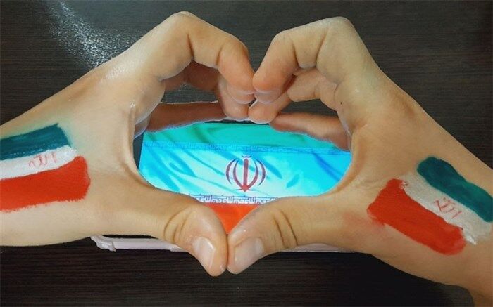 مسابقه مجازی عکاسی هنری با پرچم ایران در دبیرستان آزاده رودهن برگزار شد