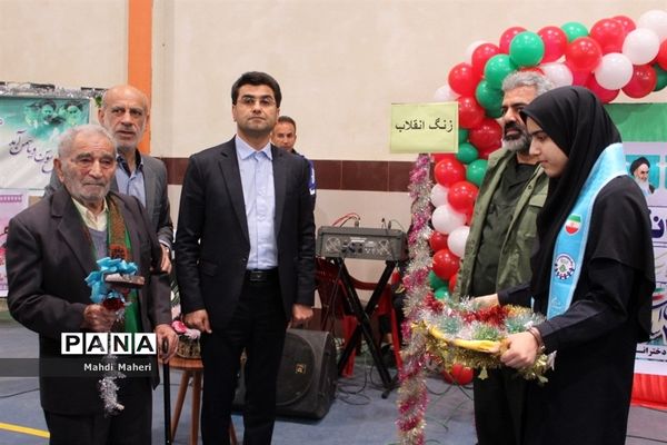 نواخته شدن زنگ انقلاب در مدارس گلوگاه